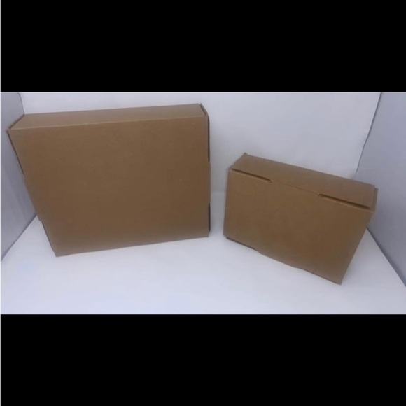 MIXED BUNDLE OF 2500 boxes / about 2 pallets worth of cases 
((1250+1250)) - Picture 3 of 4